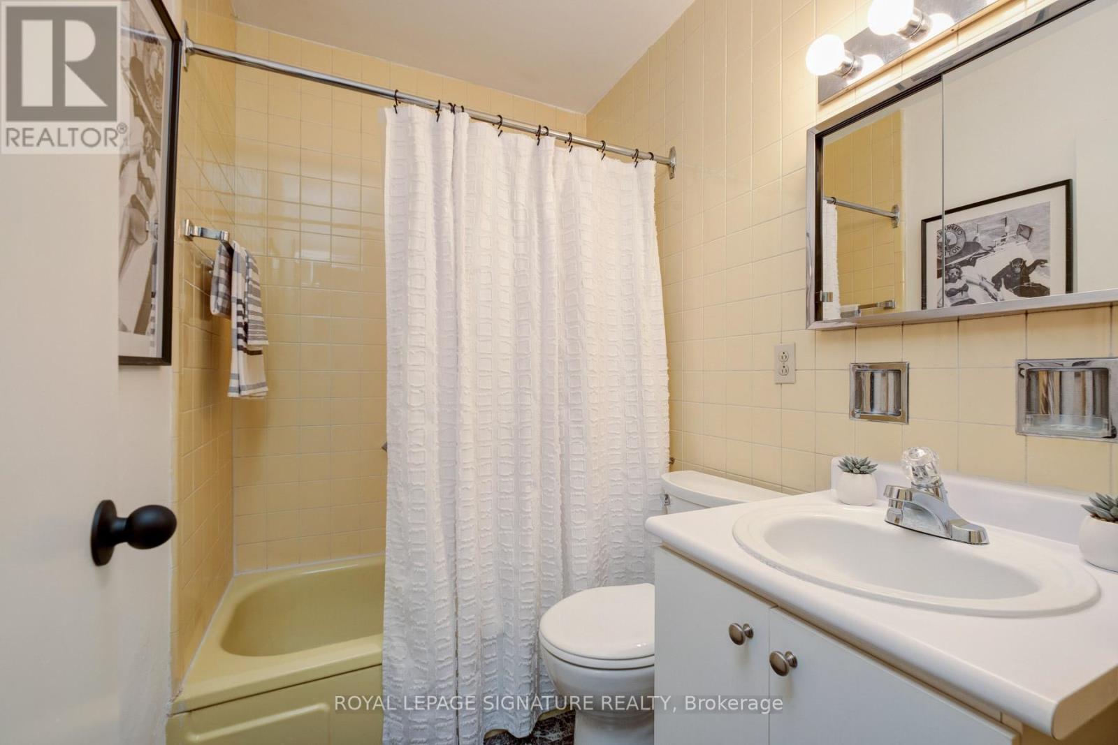 1105 - 575 Avenue Road, Toronto, Ontario  M4V 2K2 - Photo 25 - C12966442