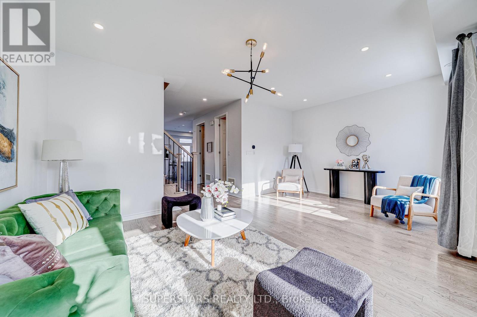 88 William F Bell Parkway, Richmond Hill, Ontario  L4S 0K4 - Photo 5 - N12988434