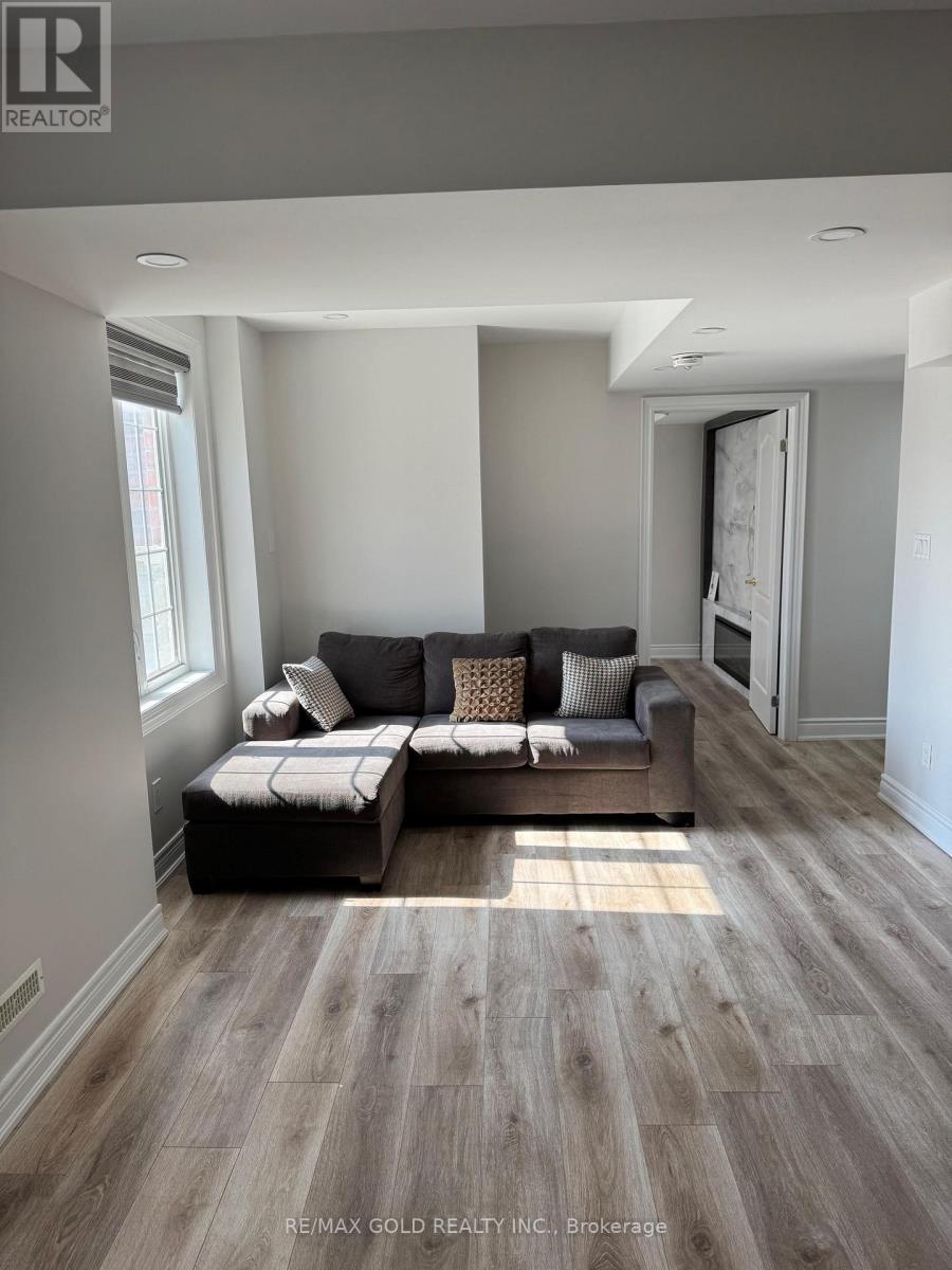 76 Tatra Crescent N, Brampton, Ontario  L6Y 0K6 - Photo 10 - W12988448