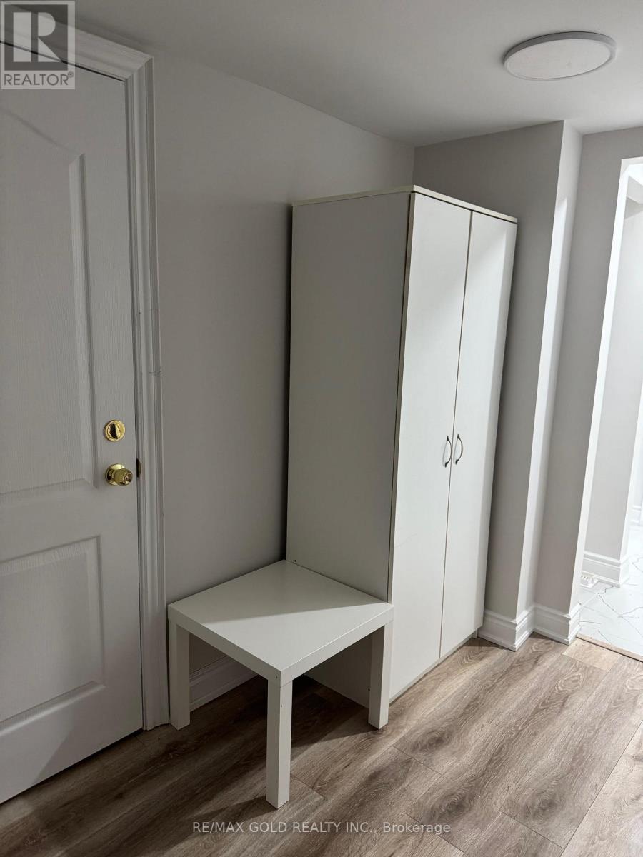 76 Tatra Crescent N, Brampton, Ontario  L6Y 0K6 - Photo 3 - W12988448