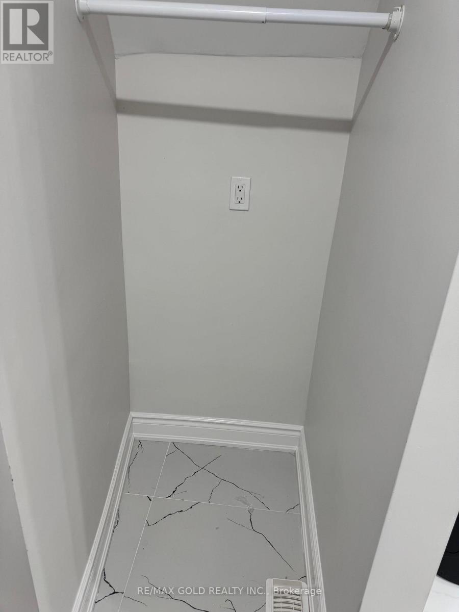 76 Tatra Crescent N, Brampton, Ontario  L6Y 0K6 - Photo 4 - W12988448