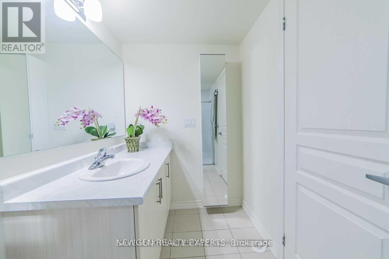 8 - 120 Longbranch Avenue, Toronto, Ontario  M8W 0A9 - Photo 10 - W12988450