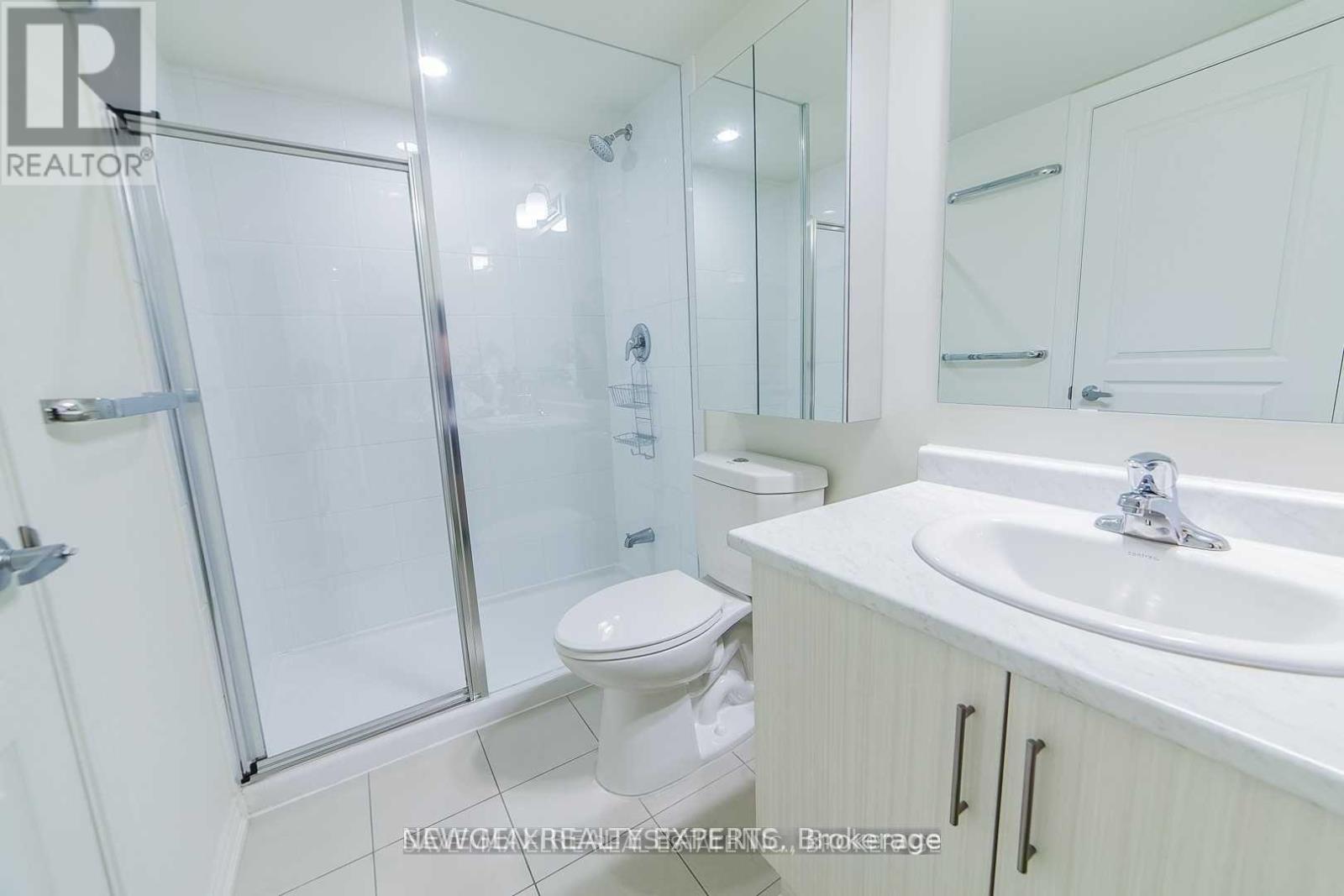 8 - 120 Longbranch Avenue, Toronto, Ontario  M8W 0A9 - Photo 11 - W12988450