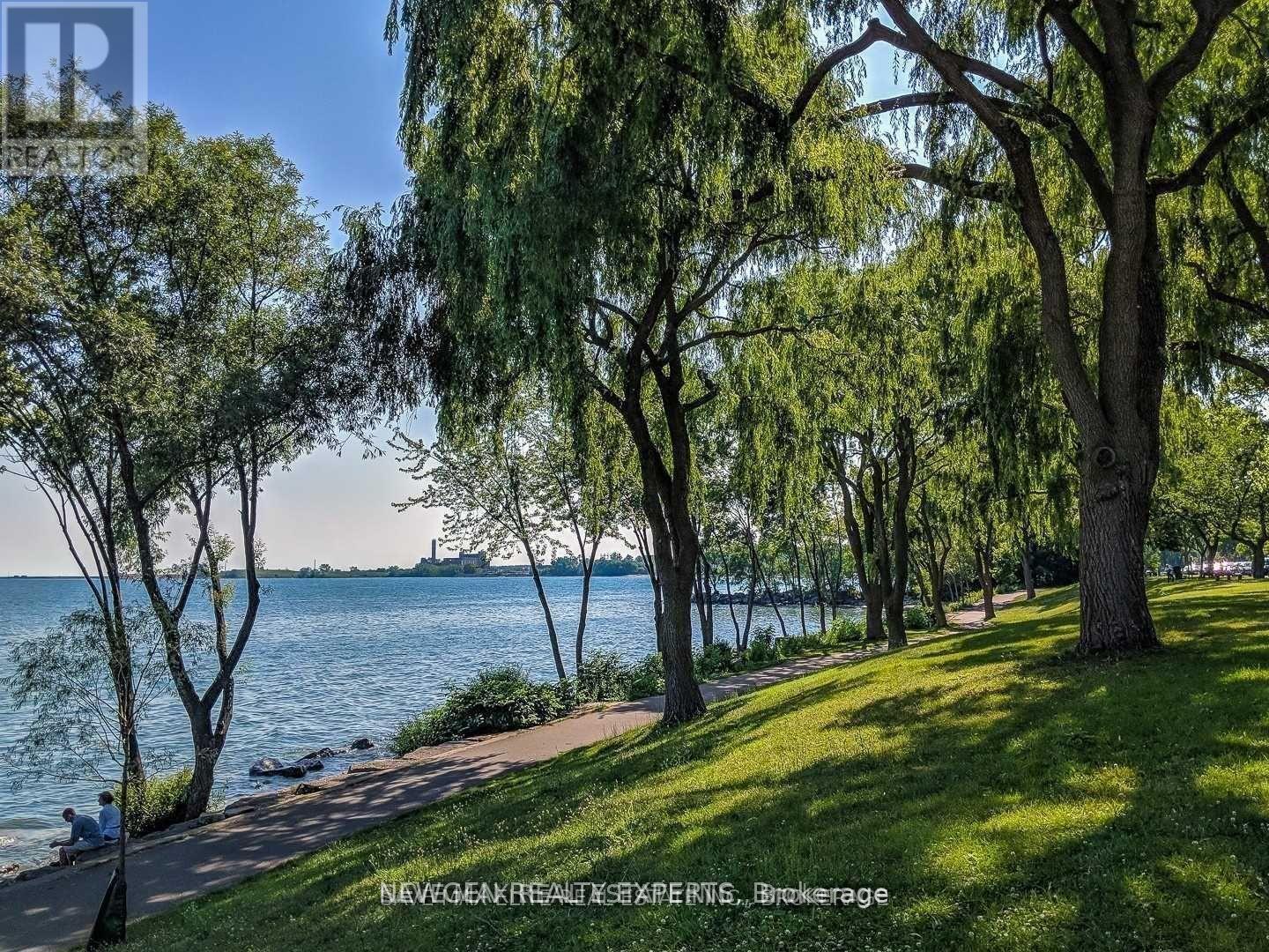 8 - 120 Longbranch Avenue, Toronto, Ontario  M8W 0A9 - Photo 19 - W12988450