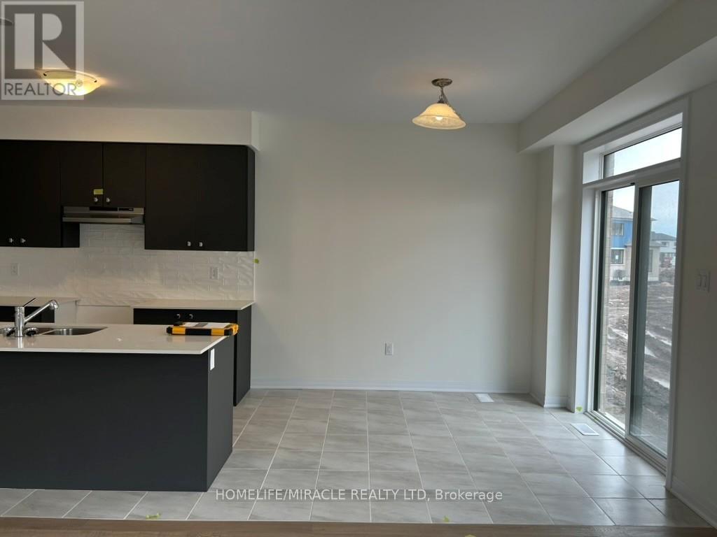 8 Canvas Crescent, Welland, Ontario  L3B 0P3 - Photo 2 - X12988442