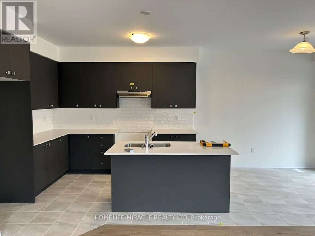 8 Canvas Crescent, Welland, Ontario  L3B 0P3 - Photo 4 - X12988442