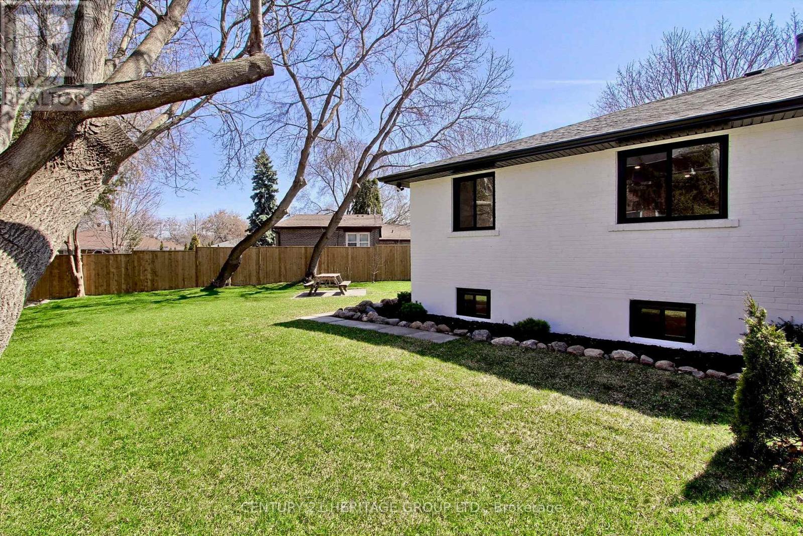 69 Marlin Court, Newmarket, Ontario  L3Y 2W7 - Photo 31 - N12984784