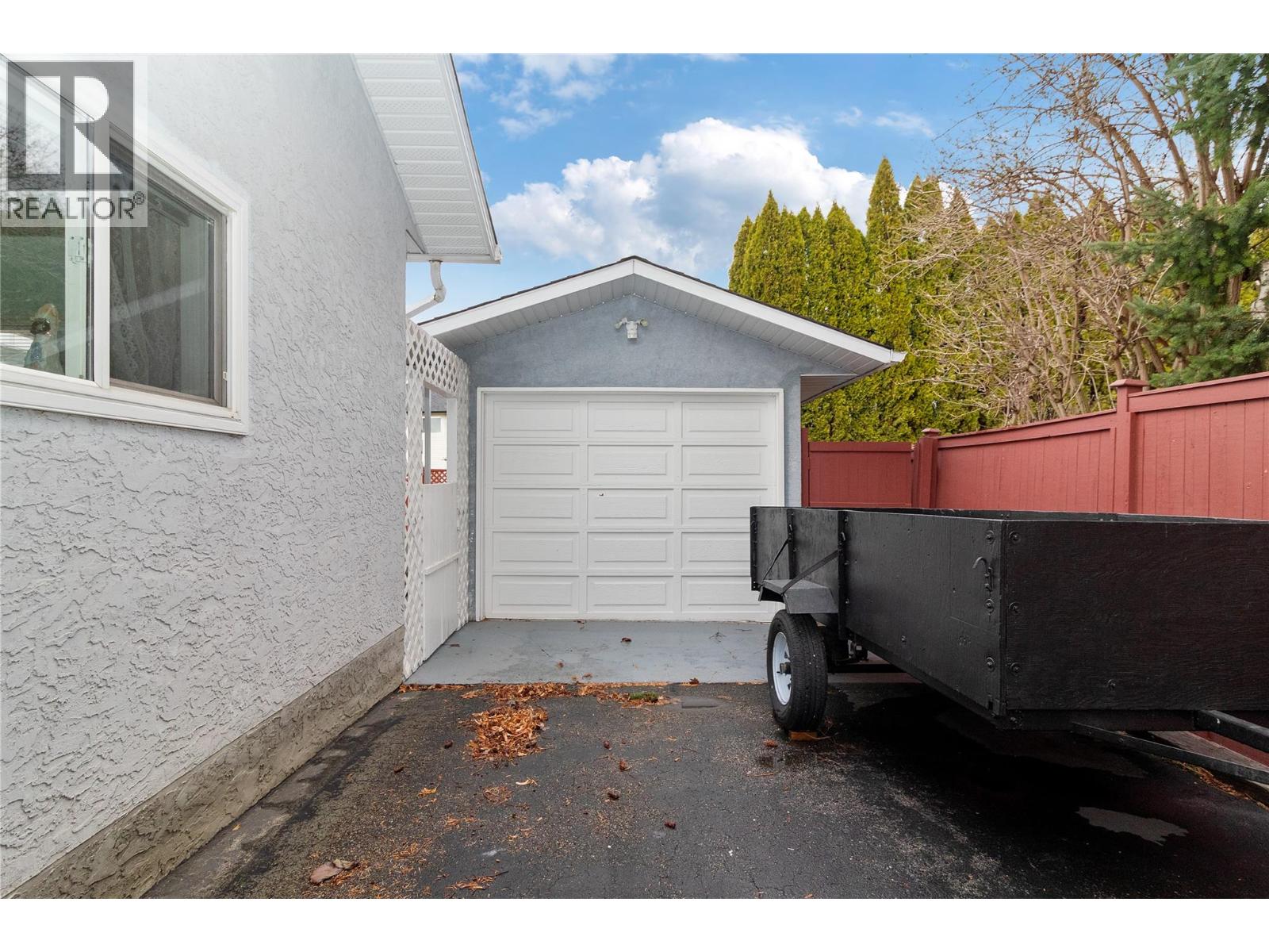 680 Richards Road Kelowna Photo 4 680 Richards Road Kelowna Photo 4