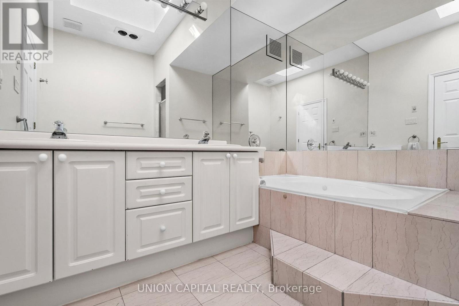 75 Falcon Street, Toronto, Ontario  M4S 2P4 - Photo 16 - C12987168