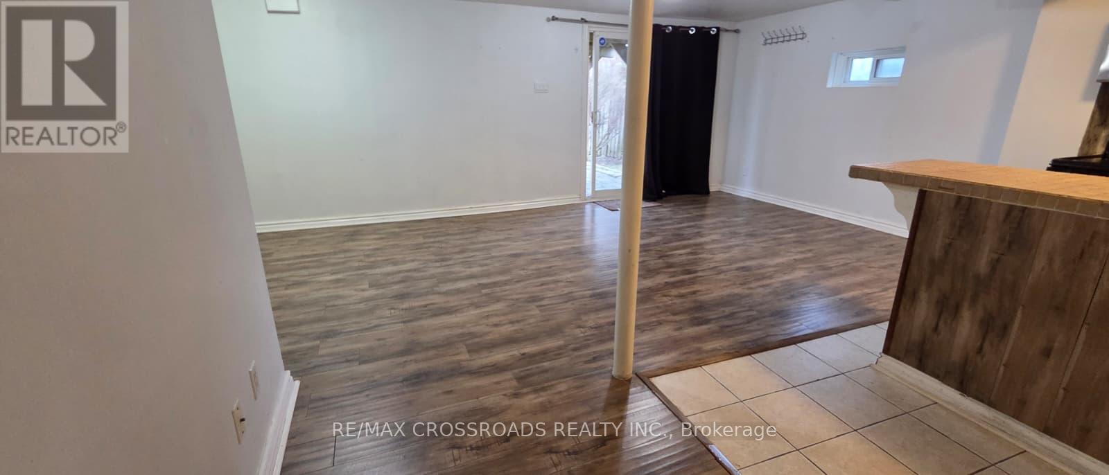 21 Fernbank Place, Whitby, Ontario  L1R 1S9 - Photo 3 - E12953256