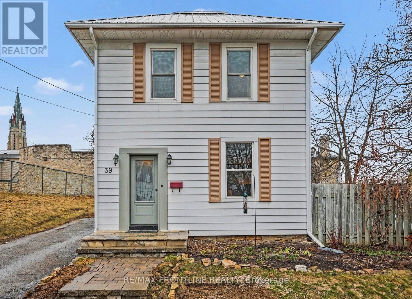 39 Craig Street, Perth, Ontario  K7H 1Y1 - Photo 1 - X12988476