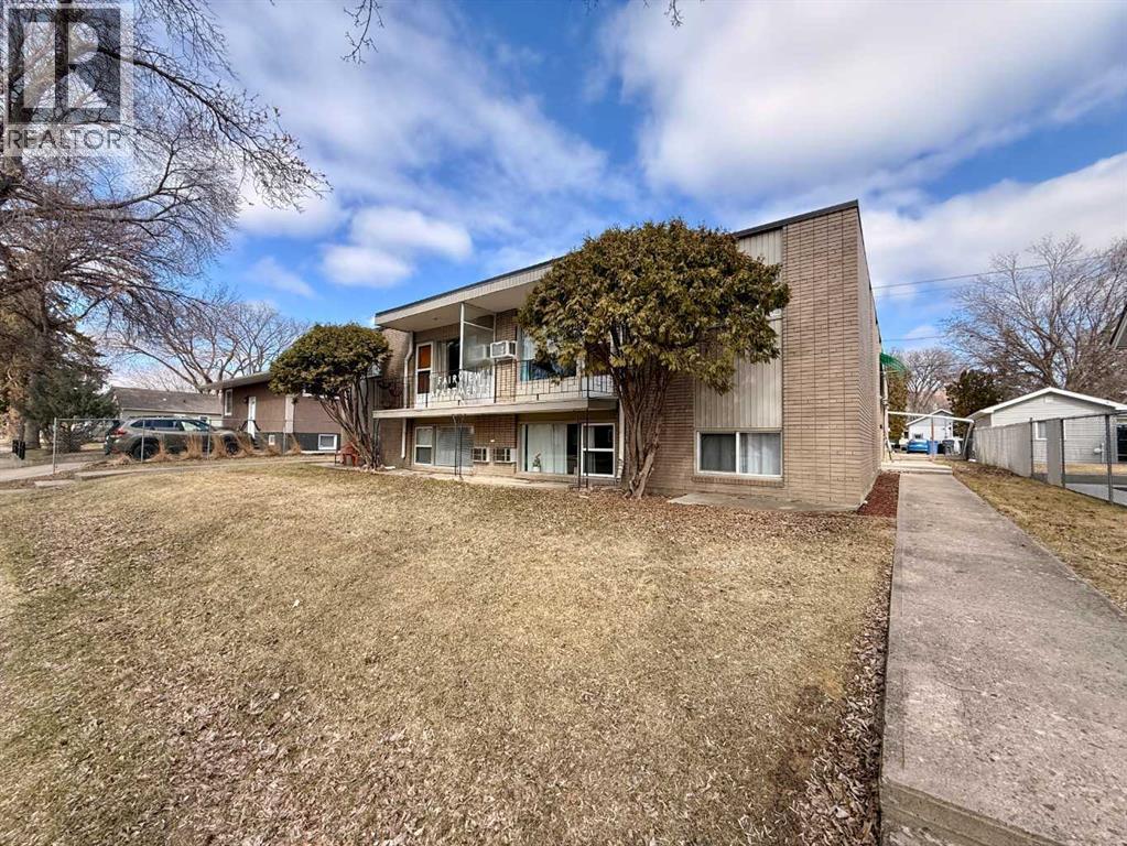 112 1 Street Ne, Medicine Hat, Alberta  T1A 5K3 - Photo 2 - A2300316