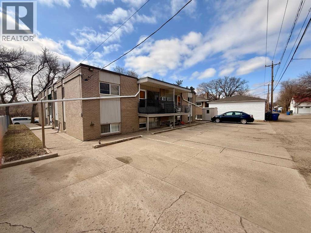 112 1 Street Ne, Medicine Hat, Alberta  T1A 5K3 - Photo 4 - A2300316