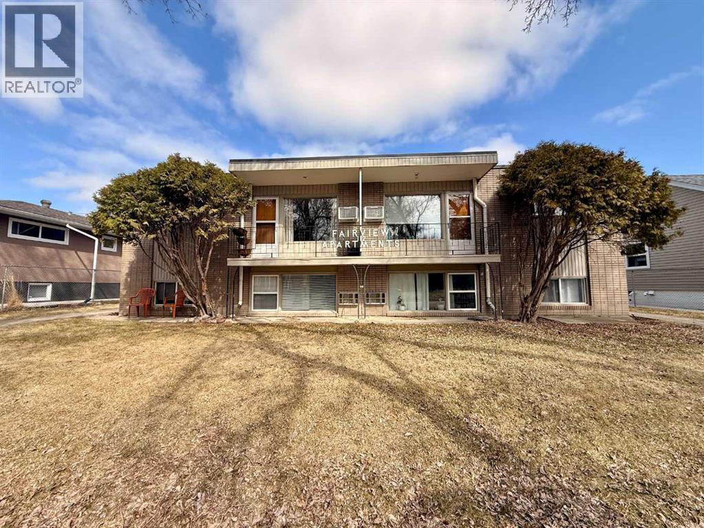 112 1 Street Ne, Medicine Hat, Alberta  T1A 5K3 - Photo 1 - A2300316