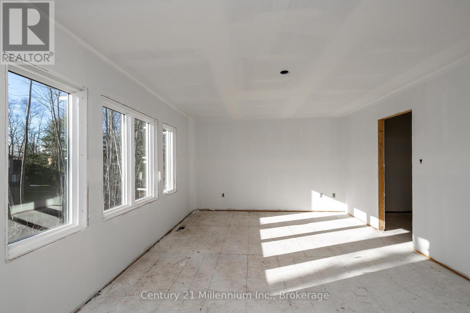 18 Steinway Street, Saugeen Shores, Ontario  N0H 2L0 - Photo 3 - X12988466