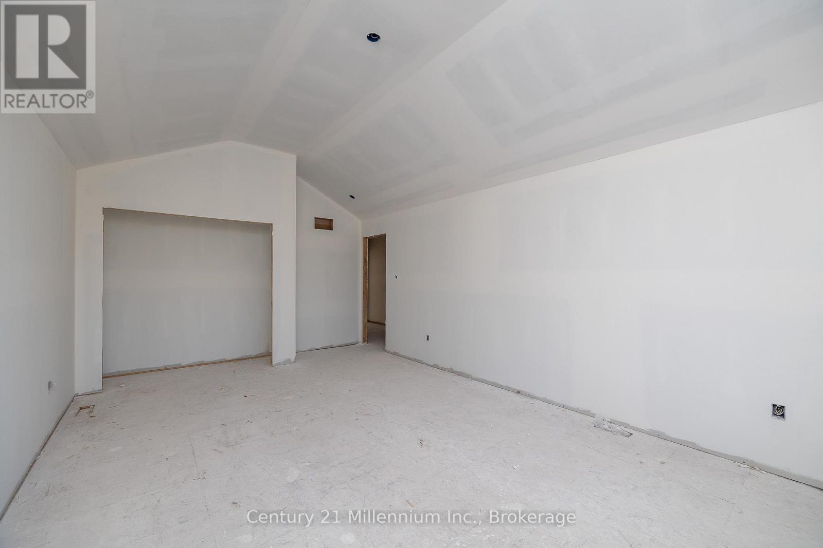 18 Steinway Street, Saugeen Shores, Ontario  N0H 2L0 - Photo 4 - X12988466