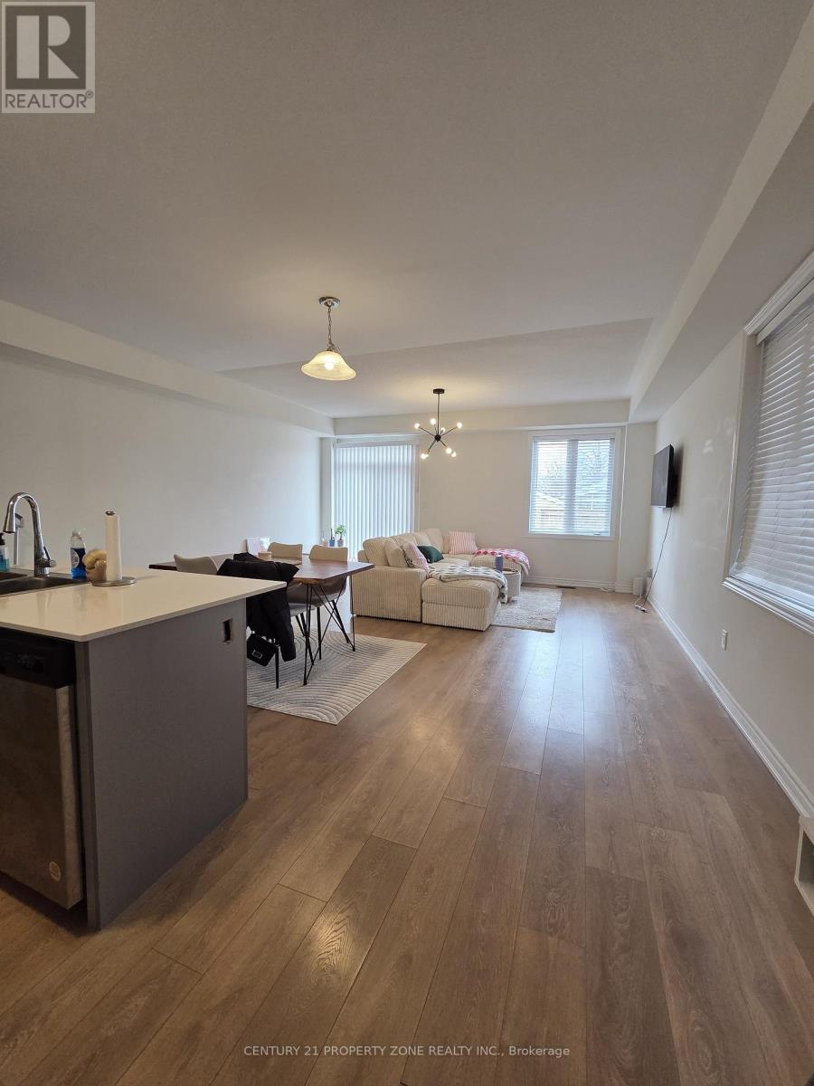 258 Okanagan Path, Oshawa, Ontario  L1H 0A7 - Photo 4 - E12988500