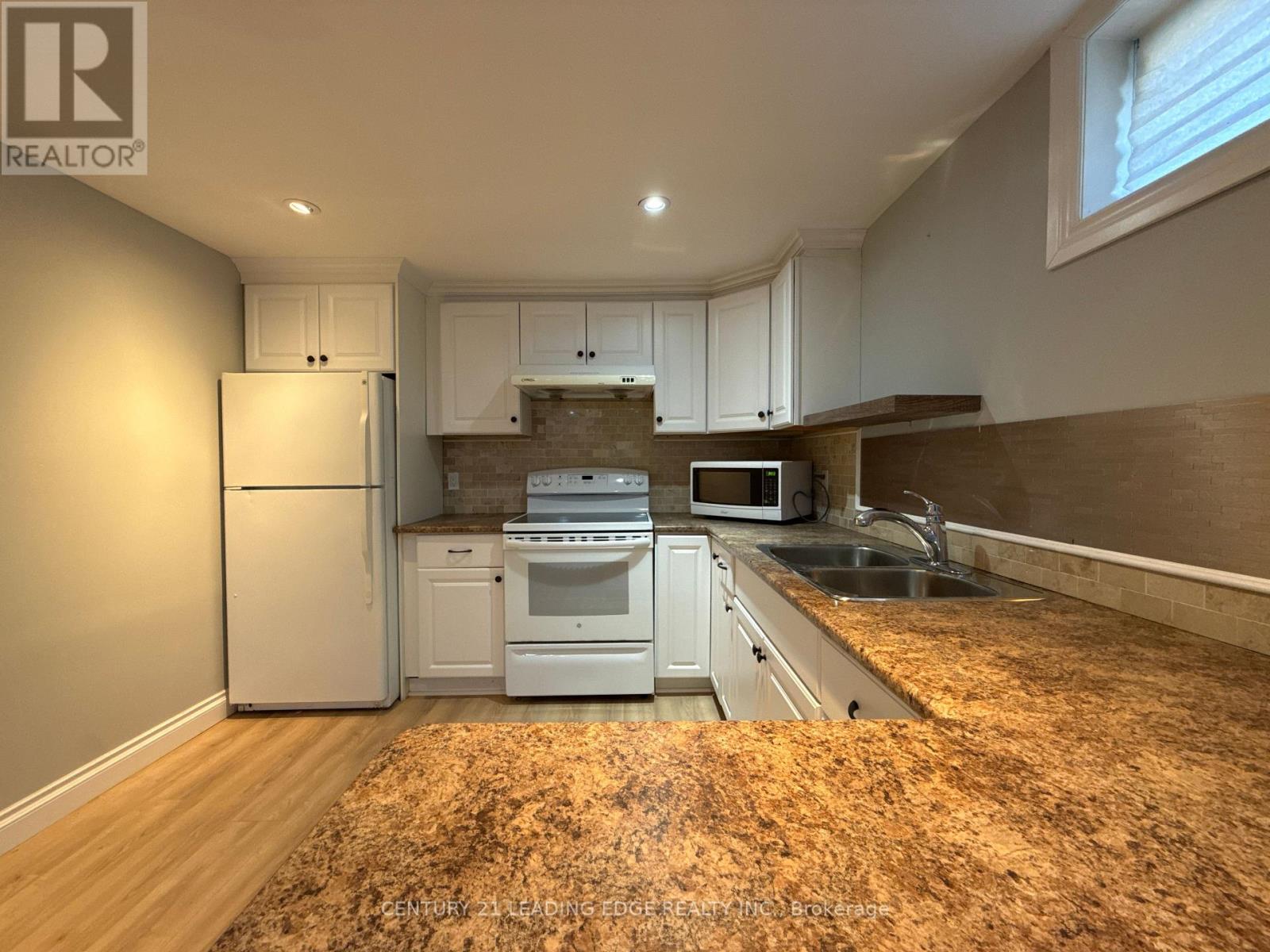 303 Wilson Road N, Oshawa, Ontario  L1G 6E4 - Photo 11 - E12988502