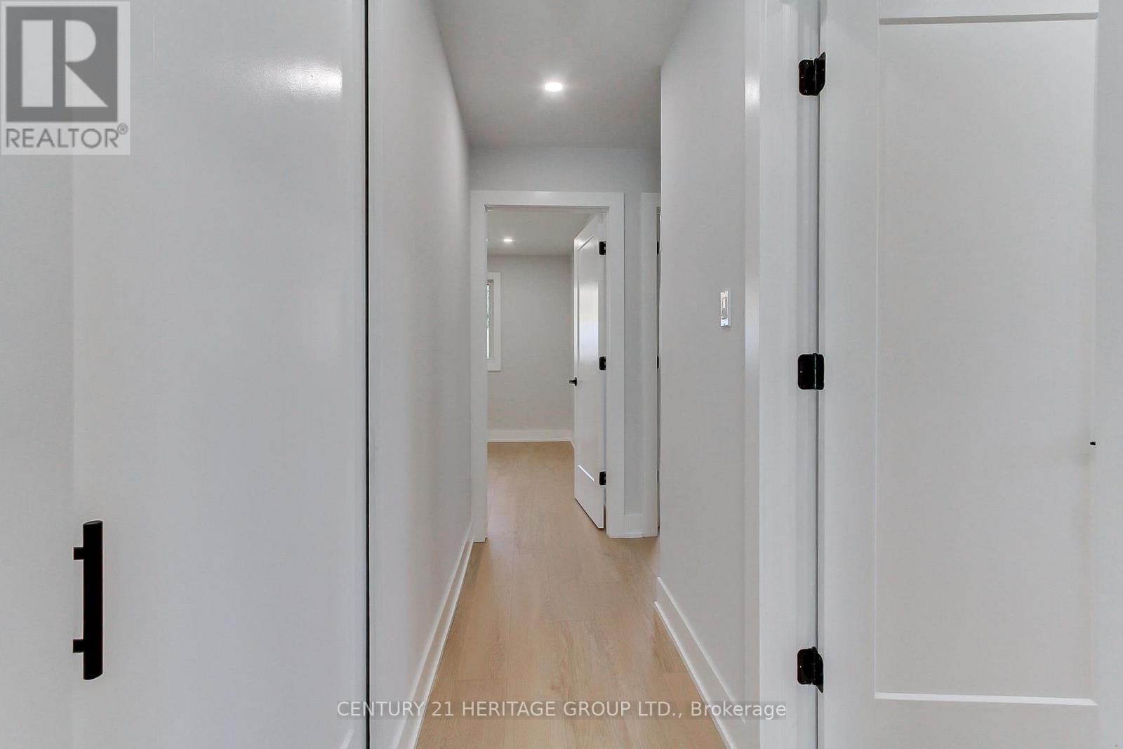 69 Marlin Court, Newmarket, Ontario  L3Y 2W7 - Photo 6 - N12984784