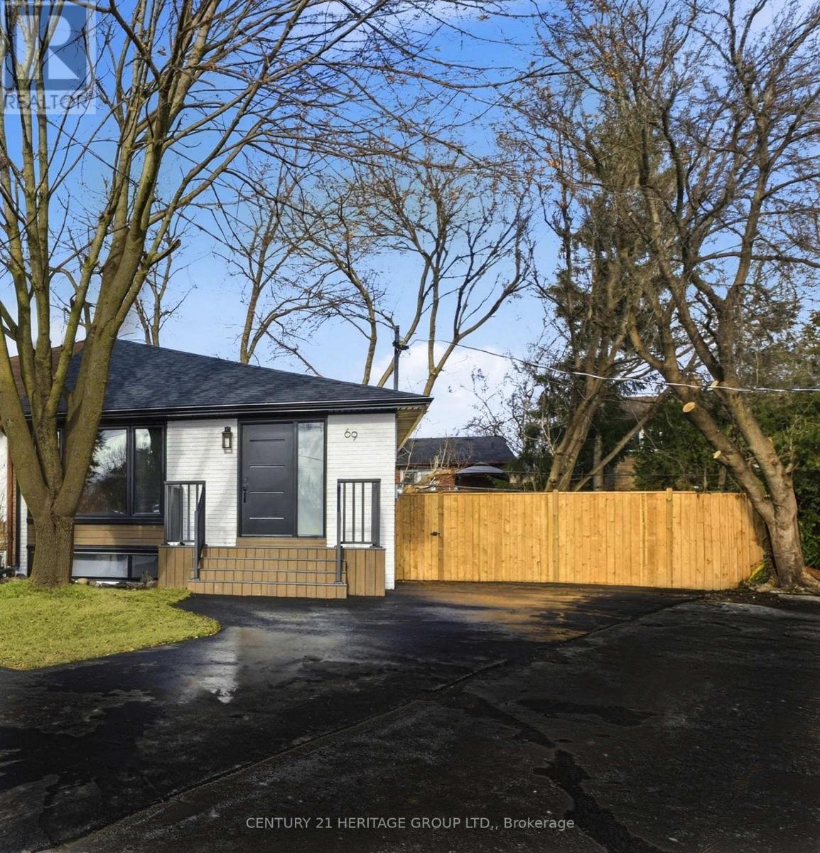 69 Marlin Court, Newmarket, Ontario  L3Y 2W7 - Photo 2 - N12984784