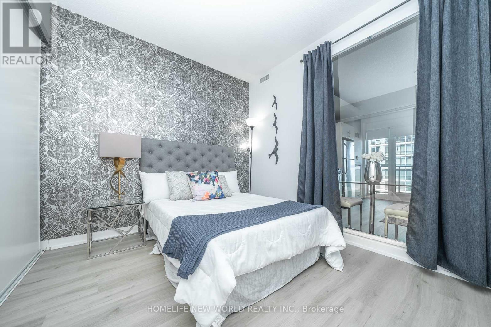 1722 - 165 Legion Road N, Toronto, Ontario M8Y 0B3 - Photo 15 - W12988494