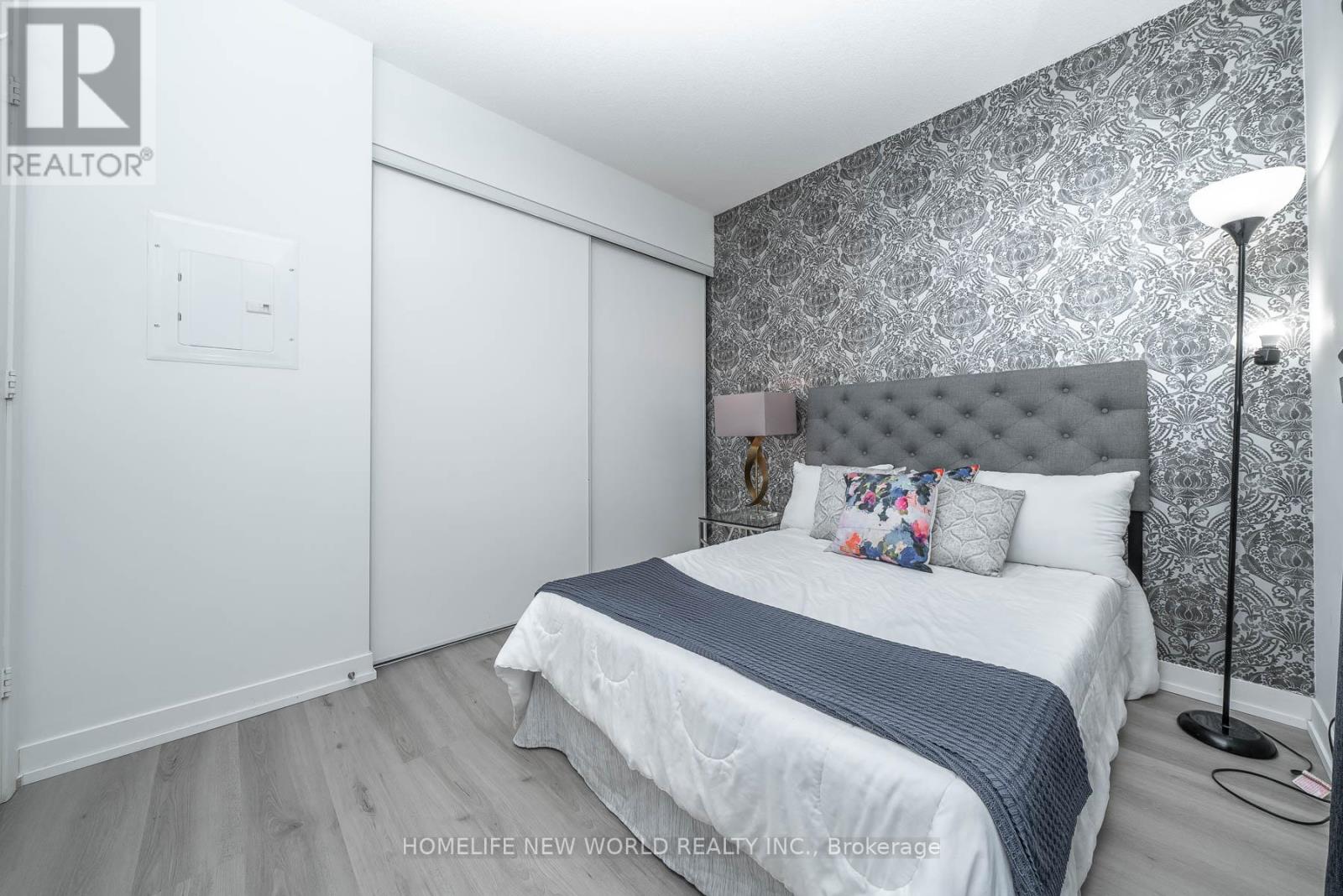 1722 - 165 Legion Road N, Toronto, Ontario M8Y 0B3 - Photo 18 - W12988494