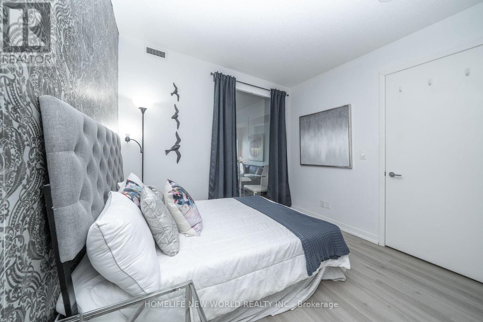 1722 - 165 Legion Road N, Toronto, Ontario M8Y 0B3 - Photo 19 - W12988494