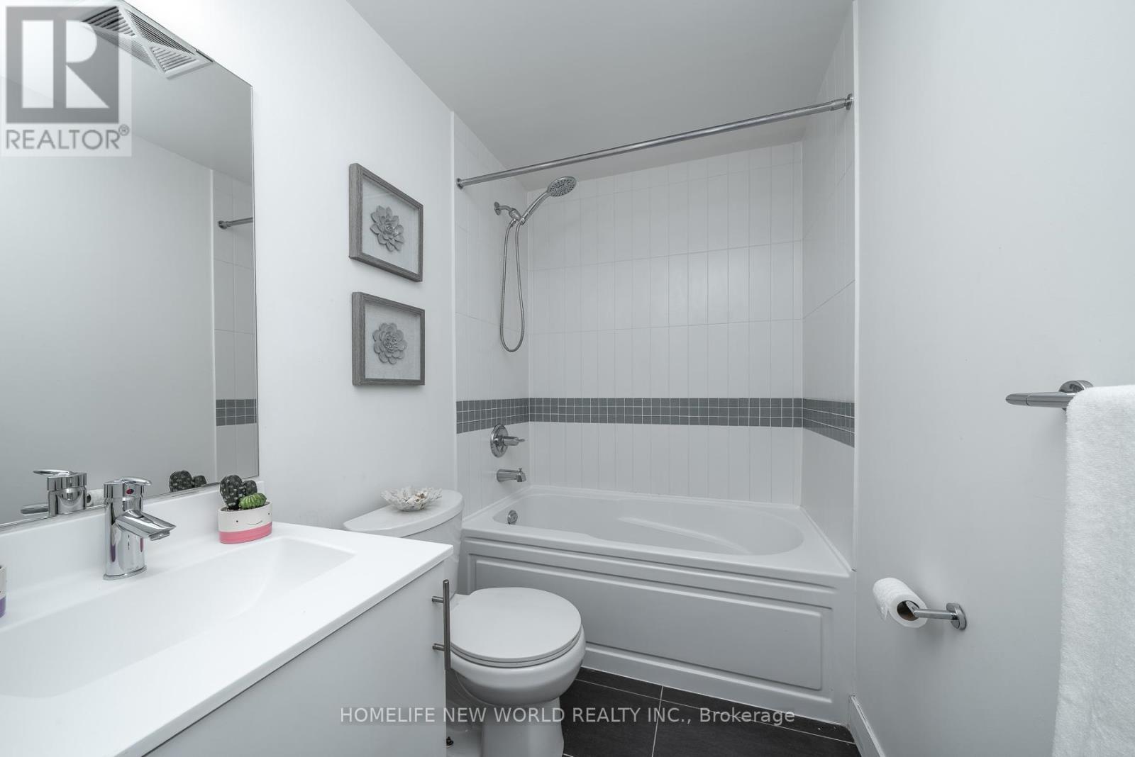 1722 - 165 Legion Road N, Toronto, Ontario M8Y 0B3 - Photo 20 - W12988494