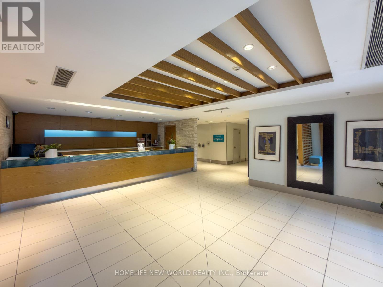 1722 - 165 Legion Road N, Toronto, Ontario M8Y 0B3 - Photo 3 - W12988494