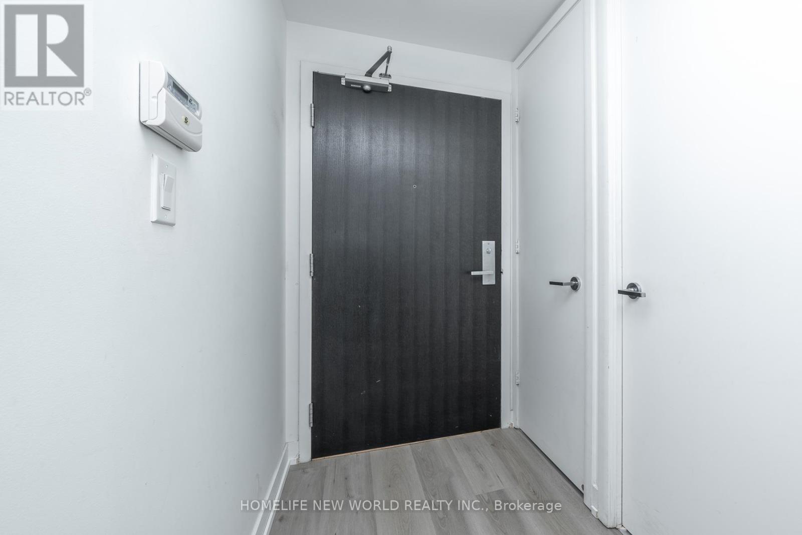 1722 - 165 Legion Road N, Toronto, Ontario M8Y 0B3 - Photo 5 - W12988494