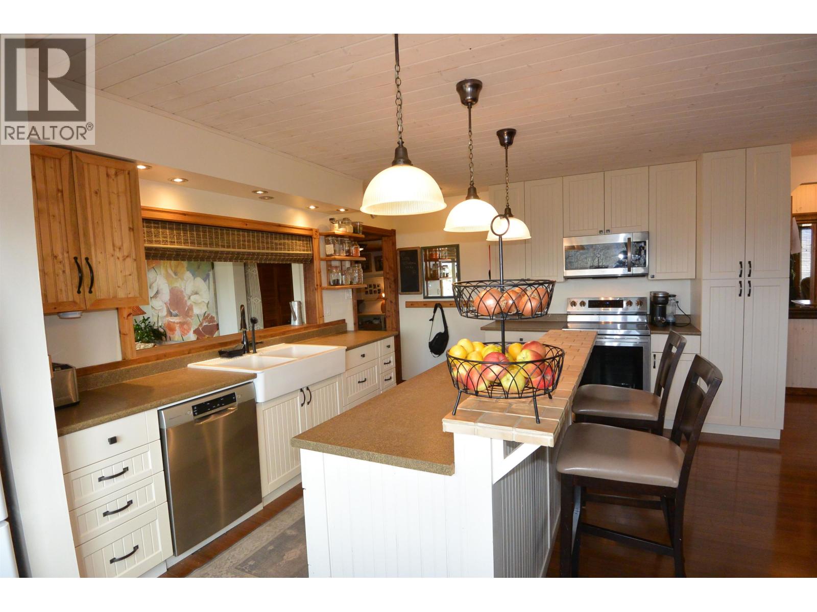 6035 Old Babine Lake Road, Smithers, British Columbia  V0J 2N7 - Photo 11 - R3109068