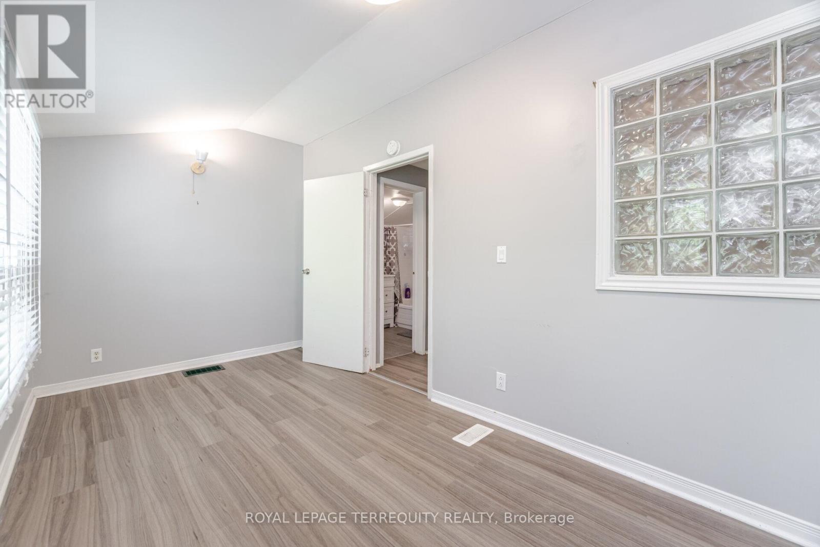 16 Royal Avenue, Hamilton, Ontario  L8S 2C2 - Photo 15 - X12984786