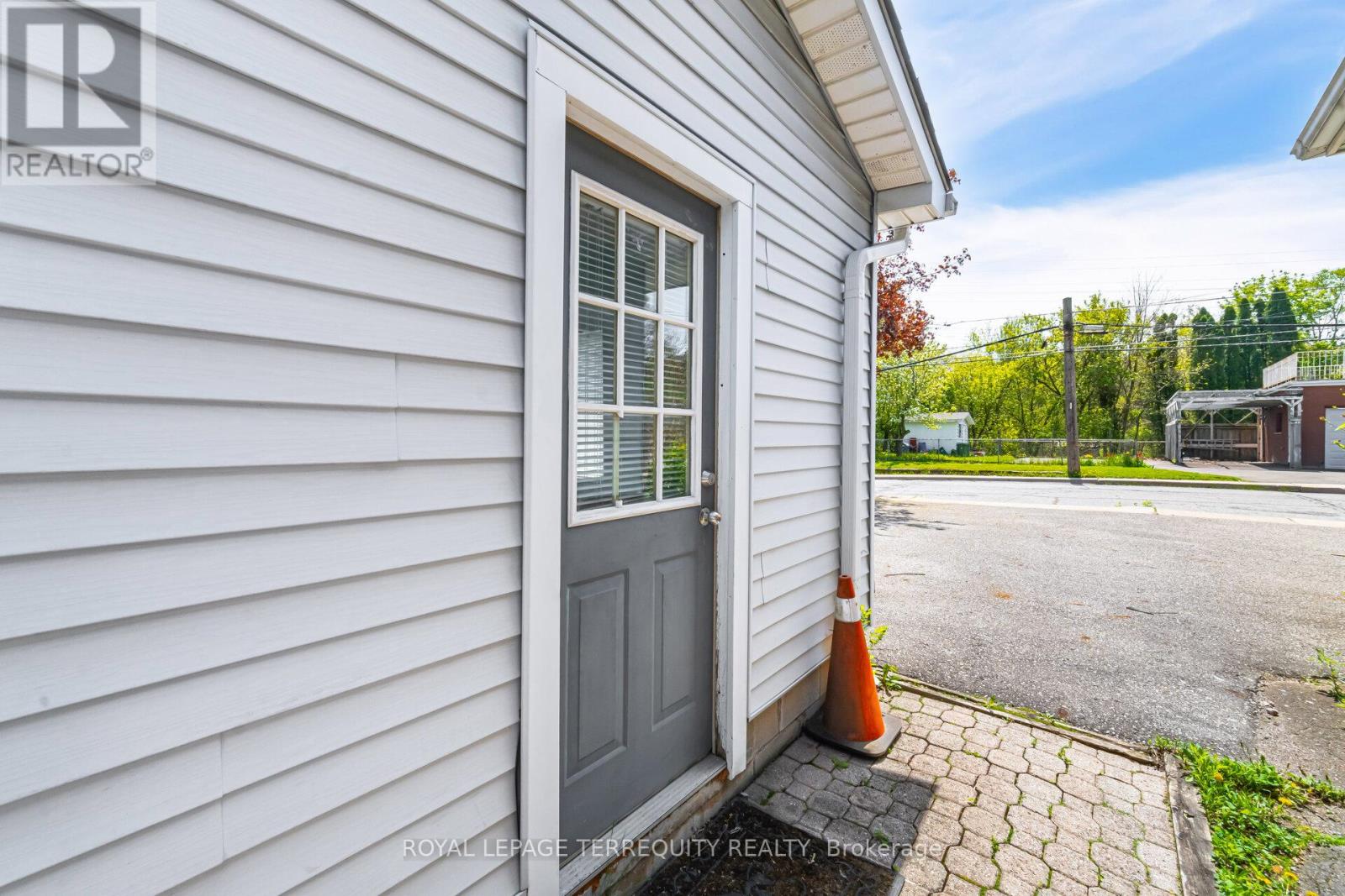 16 Royal Avenue, Hamilton, Ontario  L8S 2C2 - Photo 17 - X12984786