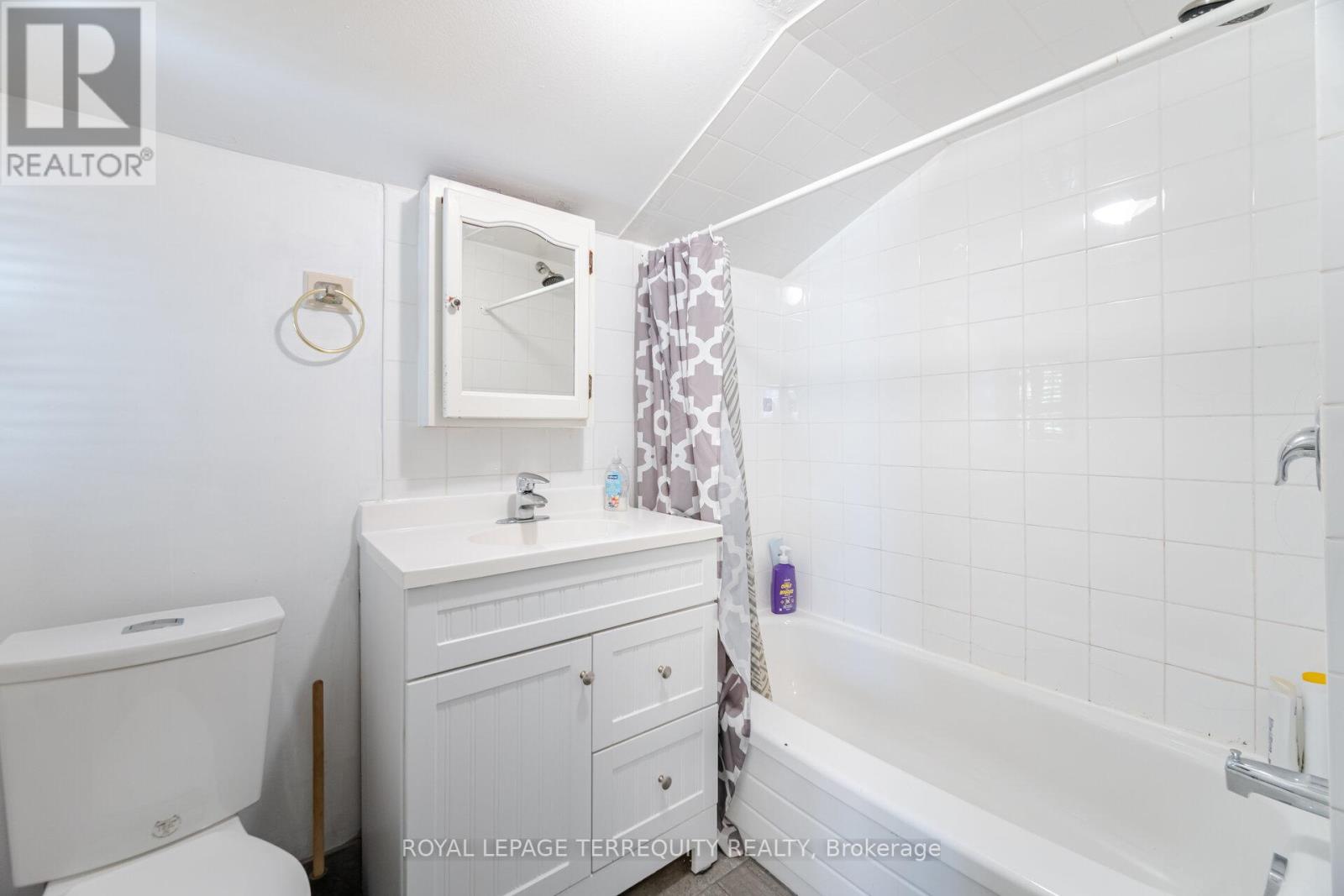 16 Royal Avenue, Hamilton, Ontario  L8S 2C2 - Photo 22 - X12984786