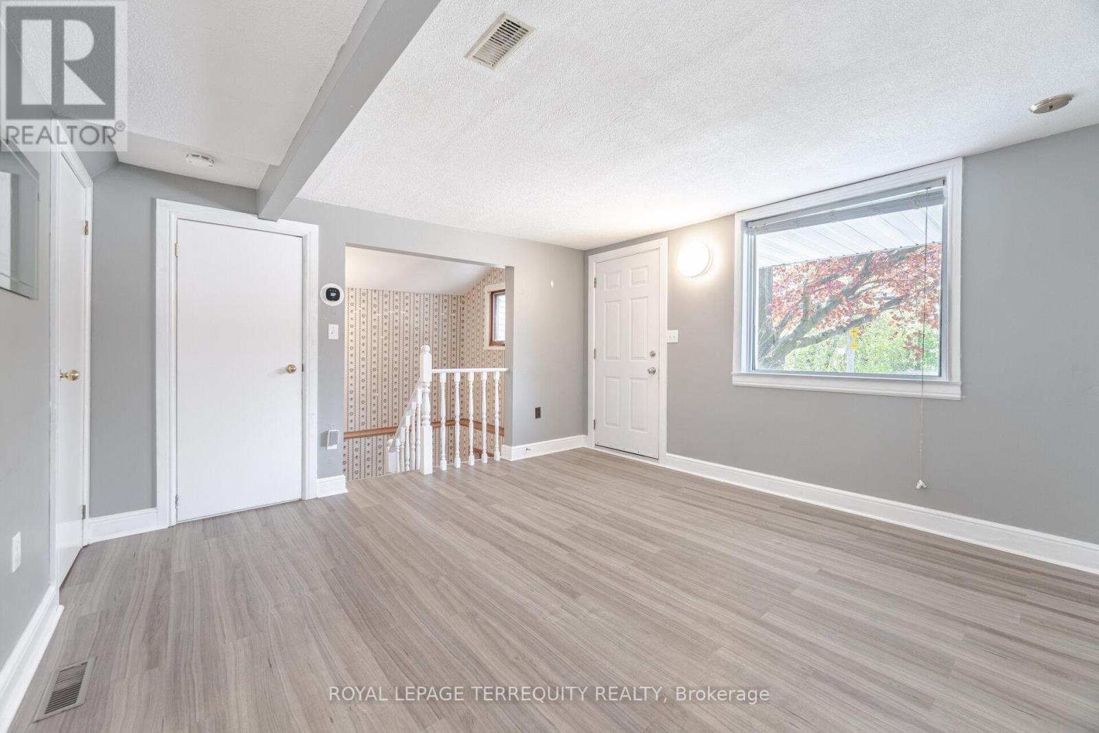 16 Royal Avenue, Hamilton, Ontario  L8S 2C2 - Photo 8 - X12984786