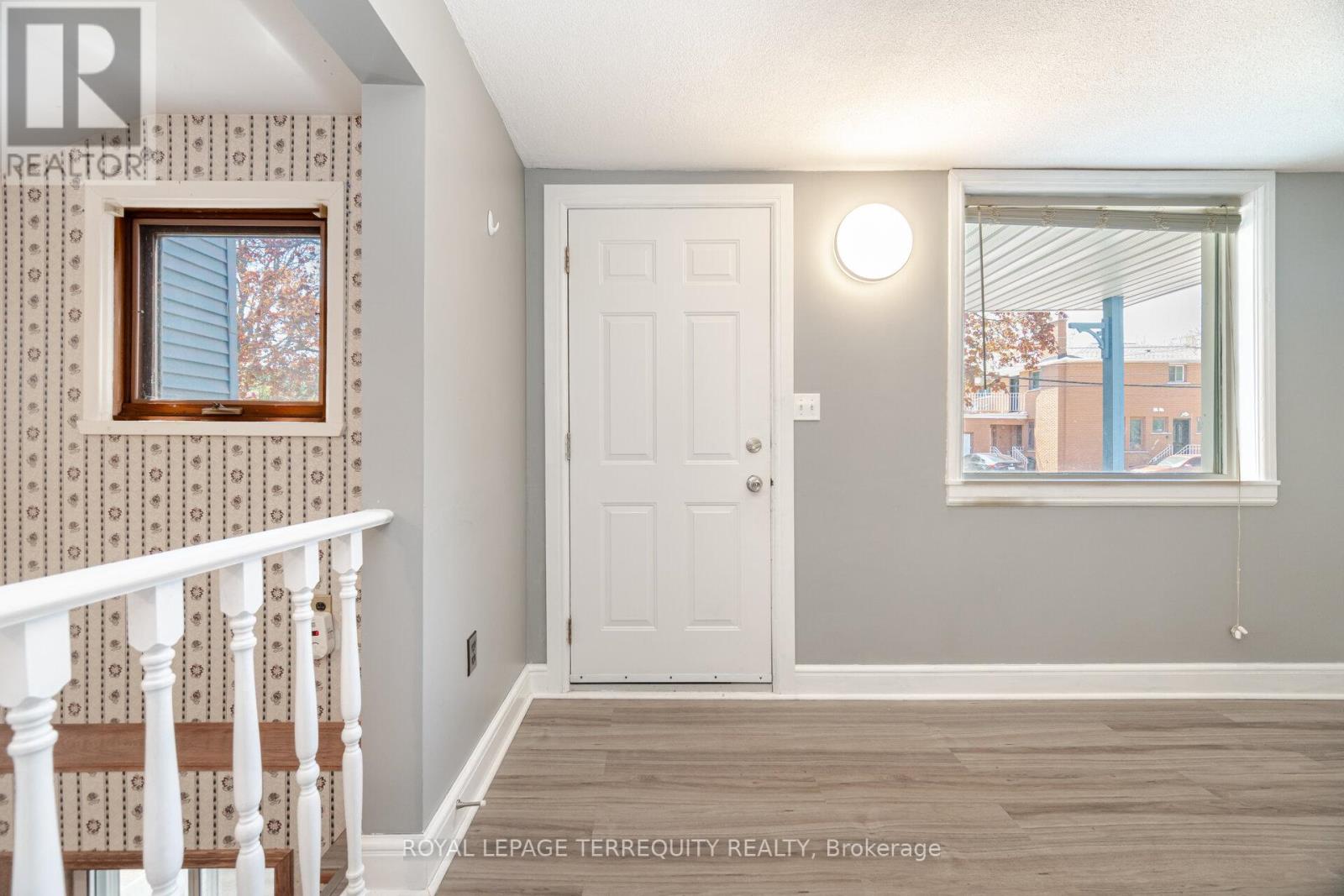 16 Royal Avenue, Hamilton, Ontario  L8S 2C2 - Photo 4 - X12984786