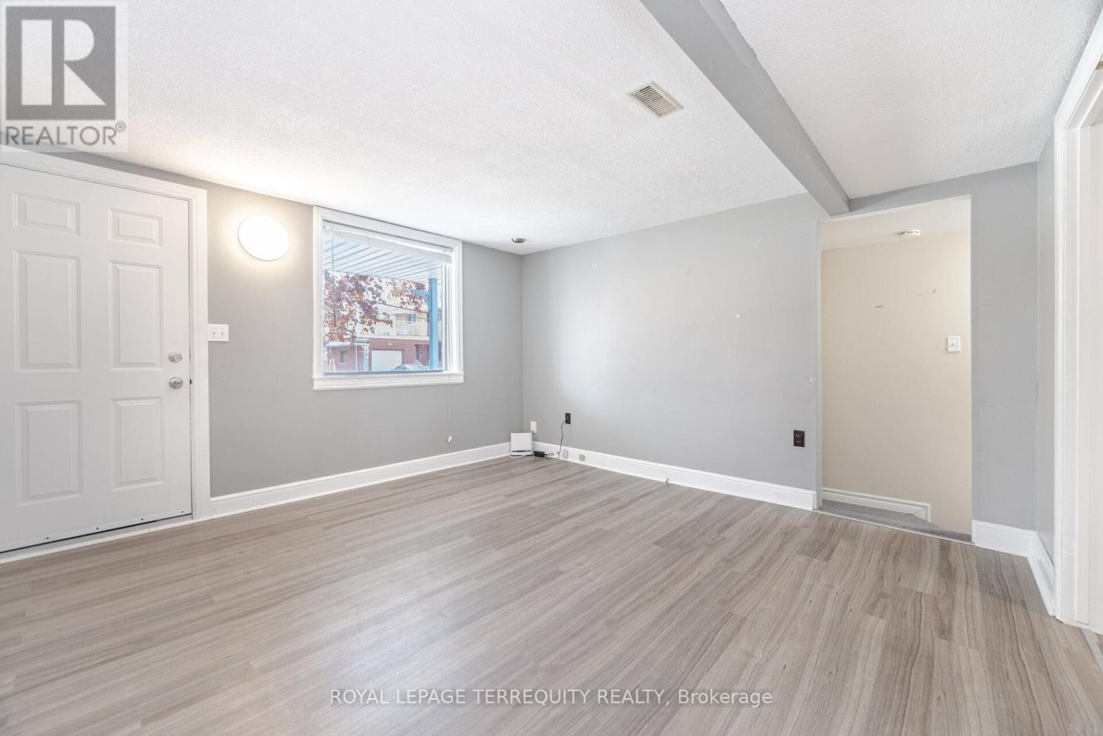 16 Royal Avenue, Hamilton, Ontario  L8S 2C2 - Photo 7 - X12984786