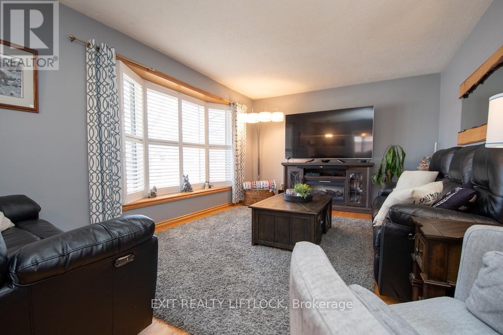 871 Westdale Avenue, Peterborough, Ontario  K9H 6C5 - Photo 3 - X12977952