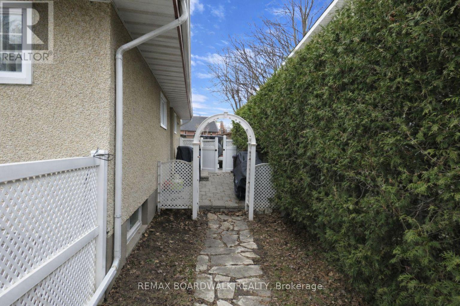 2462 Tupper Avenue, Ottawa, Ontario  K1G 1G7 - Photo 45 - X12822906