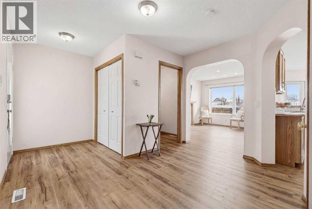 105 Douglas Ridge Circle Se, Calgary, Alberta  T2Z 3B7 - Photo 5 - A2289309