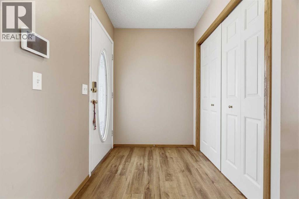 105 Douglas Ridge Circle Se, Calgary, Alberta  T2Z 3B7 - Photo 3 - A2289309