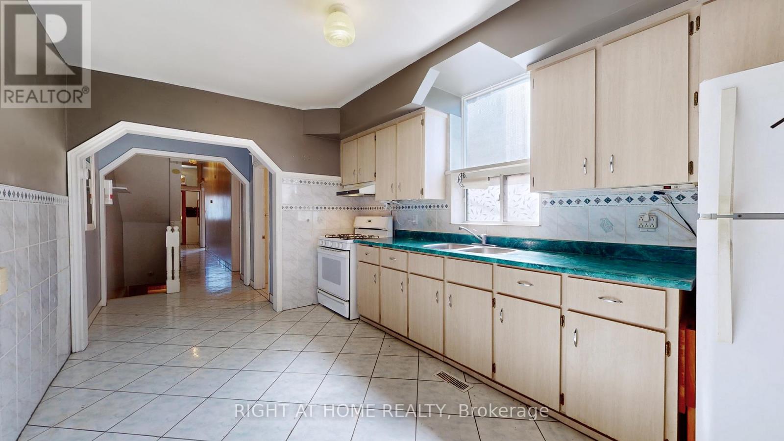 Main - 66 Gladstone Avenue, Toronto, Ontario  M6J 3K8 - Photo 5 - C12988542