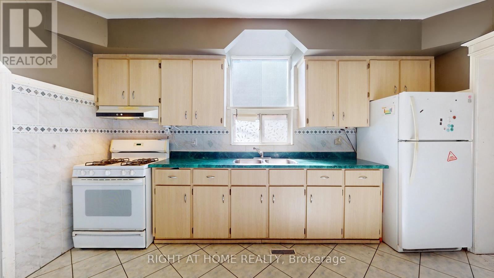 Main - 66 Gladstone Avenue, Toronto, Ontario  M6J 3K8 - Photo 6 - C12988542