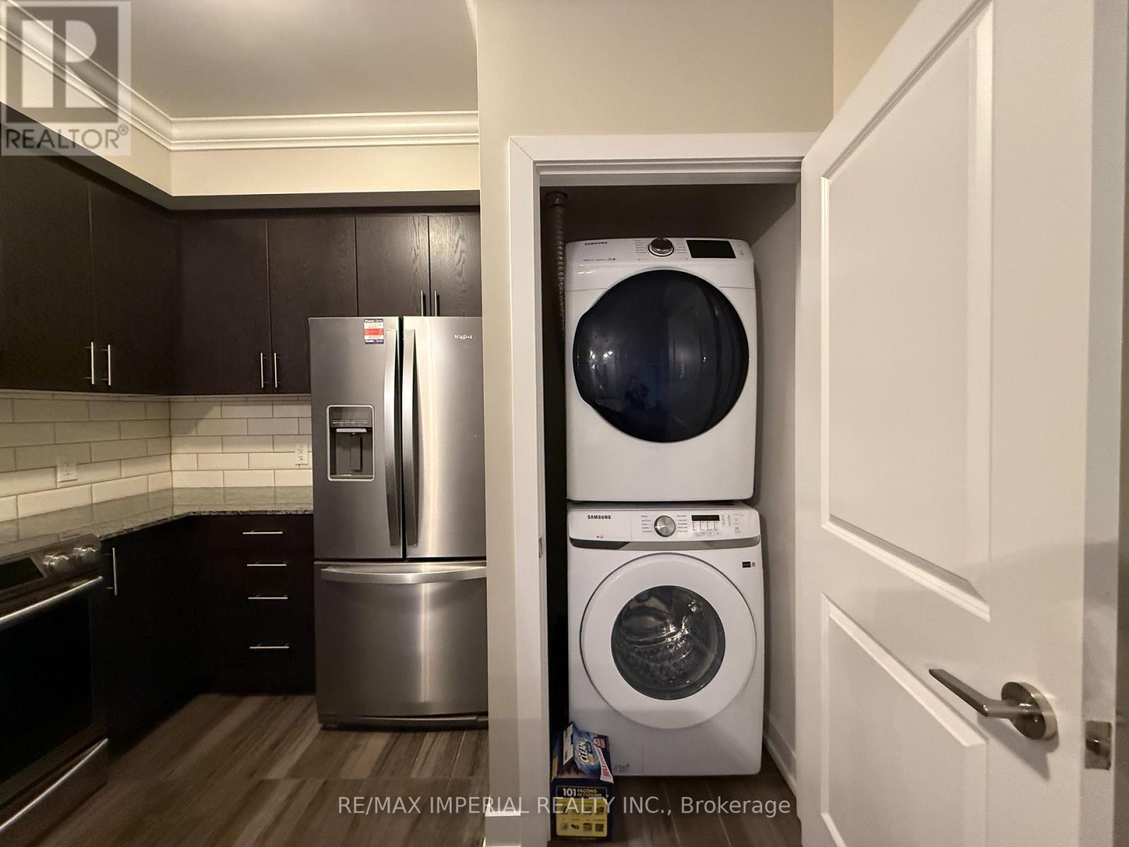 305 - 2370 Khalsa Gate, Oakville, Ontario  L6M 1P5 - Photo 4 - W12988516