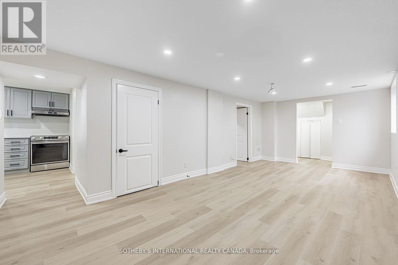 Upper - 222 Hammersmith Court, Burlington, Ontario  L7L 4N7 - Photo 13 - W12988518