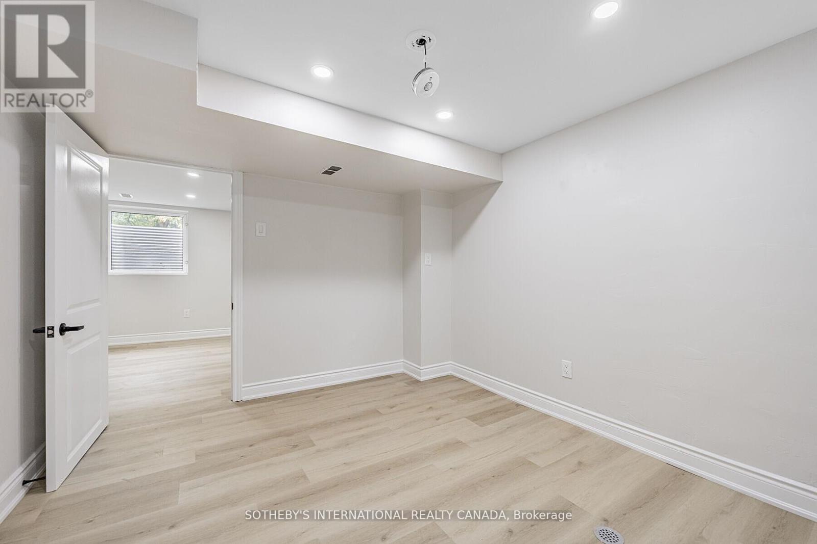 Upper - 222 Hammersmith Court, Burlington, Ontario  L7L 4N7 - Photo 14 - W12988518