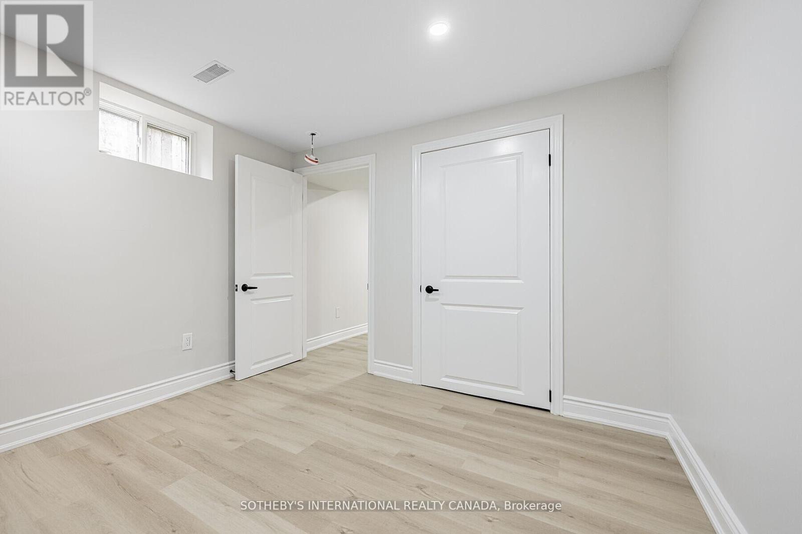 Upper - 222 Hammersmith Court, Burlington, Ontario  L7L 4N7 - Photo 17 - W12988518