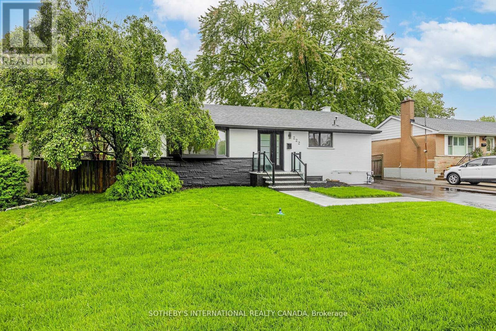 Upper - 222 Hammersmith Court, Burlington, Ontario  L7L 4N7 - Photo 3 - W12988518