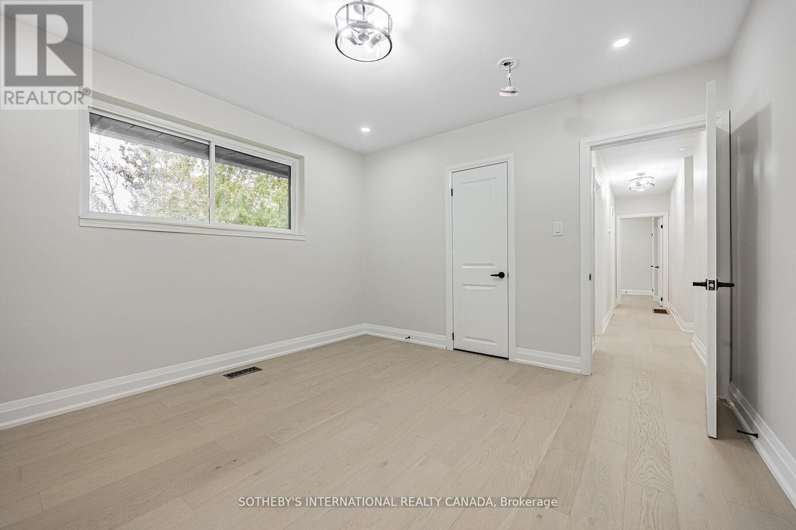 Upper - 222 Hammersmith Court, Burlington, Ontario  L7L 4N7 - Photo 6 - W12988518