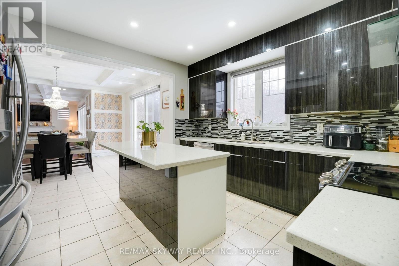 67 Veterans Drive, Brampton, Ontario  L7A 0T6 - Photo 16 - W12988524